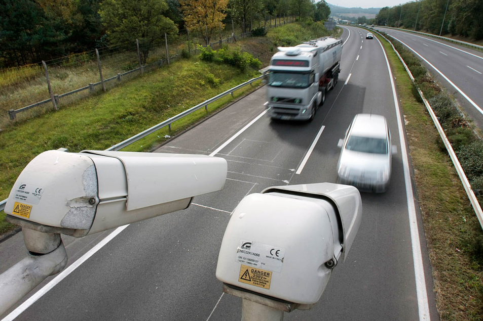 Highway toll control cameras (Source: www.nol.hu)