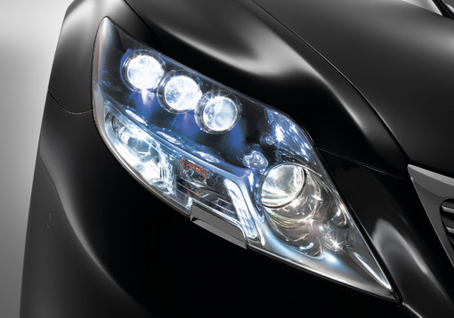Az első LED-es fényszóró – Lexus LS600