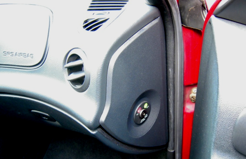 Az első utas-légzsák kulcsos kikapcsolója (Alfa Romeo)
