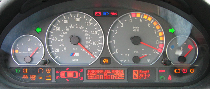 Old instrument cluster: electronic gauges, LCD, control lamps (Source: BMW)