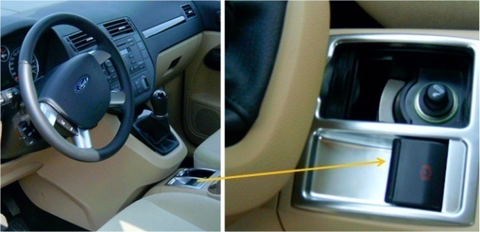Az elektromechanikus rögzítő fék kapcsolója a sebességváltókar közelében elhelyezve (Ford).